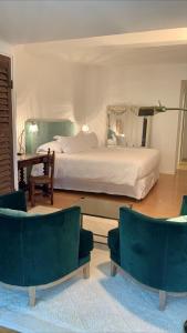 A bed or beds in a room at Grand Hôtel De Cala Rossa & Spa Nucca