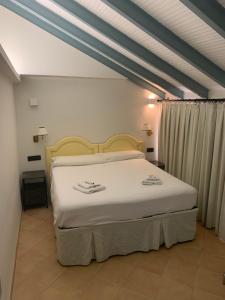 Łóżko lub łóżka w pokoju w obiekcie Turistic Apartment Sevillanos SL