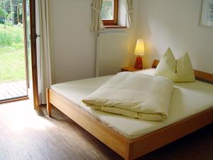 Postel nebo postele na pokoji v ubytování Outdoorhotel Jäger Von Fall