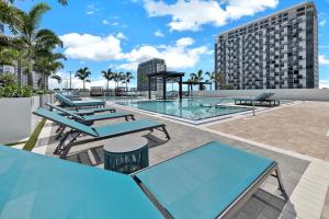 Swimming pool sa o malapit sa Provident Grand Luxury Short-Term Residences