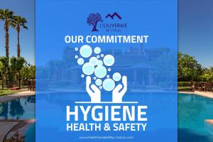 un folleto para un evento de salud y seguridad en una piscina en L'OLIVERAIE DE L'ATLAS, en Marrakech