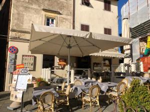 a large white umbrella sitting outside of a restaurant at Vecchia Posta Casa Vacanze in Montecatini Terme