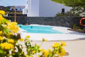 Bazén v ubytování Casa Volcán y Mar nebo v jeho okolí