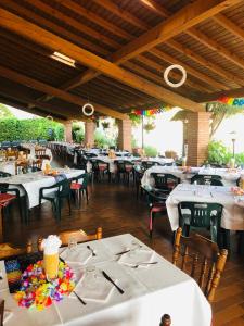 A restaurant or other place to eat at Agriturismo La Betulla