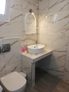 Vonios kambarys apgyvendinimo įstaigoje Villa Dimitris Apartments & Bungalows
