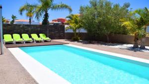 Bazén v ubytování Exclusive Villa in Bahia del Duque nebo v jeho okolí