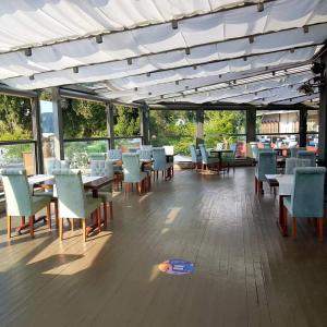 Restaurace v ubytování Akol Hotel