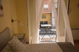 A seating area at Río Duero 1