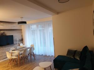 TV a/nebo společenská místnost v ubytování Rewal Resort Klifowa - Morska 3/3 + 7 fotografií