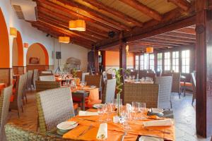 Εστιατόριο ή άλλο μέρος για φαγητό στο Nice apartment on the Golf Course by the beach