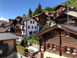 a group of wooden buildings in a village at Appartement "Le Ver Luisant" à Saint-Martin, Val d'Hérens, Valais in Saint-Martin