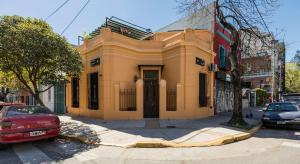 a yellow building on the corner of a street at Casabierta in Buenos Aires