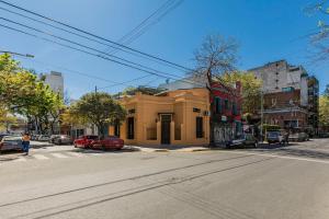 a yellow building on the corner of a street at Casabierta in Buenos Aires