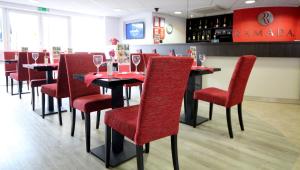 Posezení v ubytování Ramada London Stansted Airport