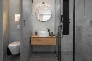 Koupelna v ubytování Deluxe Rooms and Apartments Korzo + 21 fotografií