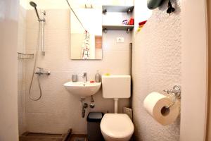 Kúpeľňa v ubytovaní Studio Apartments SKORIC Opatija Volosko