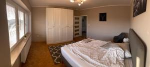 Łóżko lub łóżka w pokoju w obiekcie Apartamenty Starowiejska
