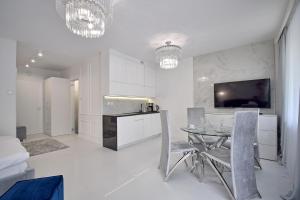 Nhà bếp/bếp nhỏ tại CRYSTAL Apartament 80m od plaży, przy latarni morskiej