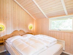 Postel nebo postele na pokoji v ubytování Holiday home Tarm IX