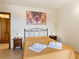 Ein Bett oder Betten in einem Zimmer der Unterkunft Elegant Holiday Home in Sorano with Swimming Pool