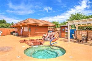 Kolam renang di atau dekat dengan Sedona Pines Resort