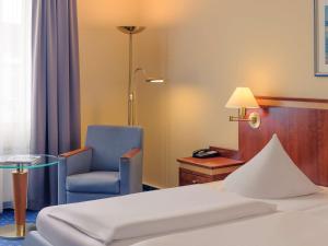 Postel nebo postele na pokoji v ubytování Mercure Hotel Trier Porta Nigra