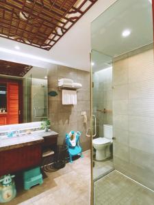Bilik mandi di Luhuitou State Guesthouse & Resort