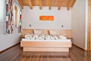 Postel nebo postele na pokoji v ubytování Hotel Garni Ragaz