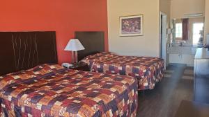 Ένα ή περισσότερα κρεβάτια σε δωμάτιο στο La Bonita Inn & Suites - McCamey