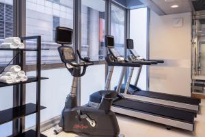 Spordikeskus ja/või sportimisvõimalused majutusasutuses Holiday Inn Express Hong Kong Causeway Bay by IHG