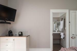 TV o dispositivi per l'intrattenimento presso The Ark Stanley Luxury Bed and Breakfast