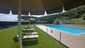 Bazén v ubytování Hotel Piscina La Suite nebo v jeho okolí