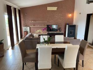 Telewizja i/lub zestaw kina domowego w obiekcie Casa Duje