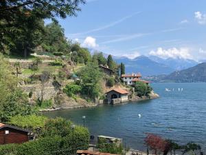 a view of a lake with houses on a hill at Casa Bella Vista- Punta Gaeta San Siro CO in San Siro