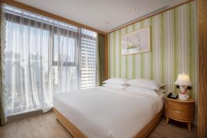 Mangrove Tree Resort World Sanya Bay -Elader Palm Tower tesisinde bir odada yatak veya yataklar
