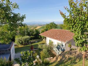 A view of the pool at Villetta in collina a due passi dal mare or nearby