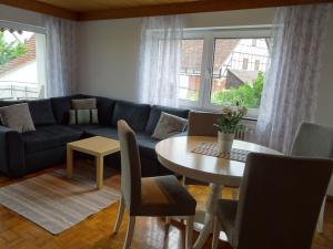 a living room with a blue couch and a table at Ferienwohnung Groß in Blaubeuren