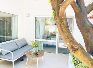 A seating area at Friends Family Hotel