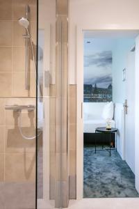 a bathroom with a shower and a bed at Hotel Huss Limburg in Limburg an der Lahn