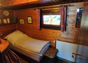 En eller flere senge i et værelse på Ferienblockhaus Harzidyll