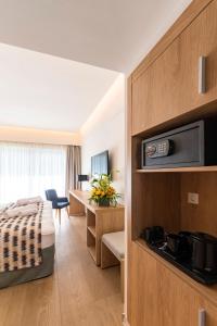 Postel nebo postele na pokoji v ubytování Acandia Hotel