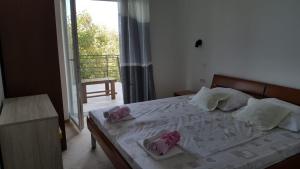 מיטה או מיטות בחדר ב-Holiday House Maretta