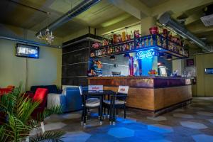 a bar with two chairs and a table in a room at Casa Budulan in Drobeta-Turnu Severin