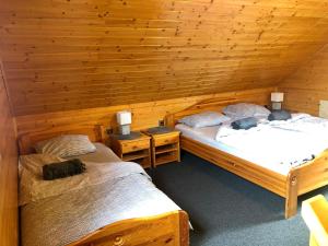 Katil atau katil-katil dalam bilik di Holiday Cottage Krishtan +21 gambar