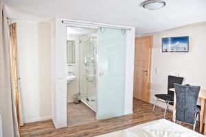 Koupelna v ubytování Hotel Garni Ragaz + 37 fotografií