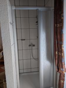 a shower in a bathroom with a shower curtain at Hotel Pension Winzerhaus in Bacharach