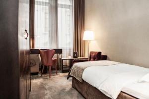 Postel nebo postele na pokoji v ubytování Elite Plaza Hotel