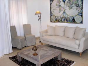 A seating area at Cà Dolce