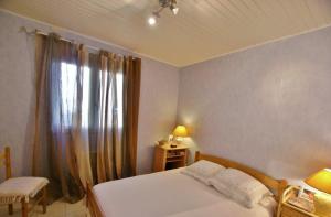 En eller flere senge i et værelse på Appartements Barcelonette by PraLoup Vacances