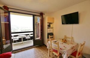 TV a/nebo společenská místnost v ubytování Appartements Barcelonette by PraLoup Vacances